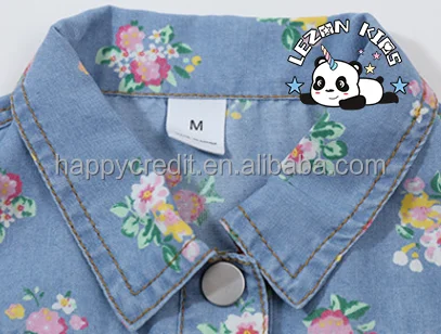 LEZONKIDS - Conjunto de roupas de verão para meninas com estampa personalizada, manga voada, shorts de jeans florais, duas peças